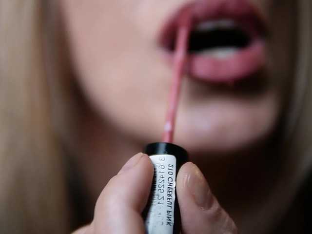 le modèle NaomiAmora est en webcam porno dans un show sur le site bongacams, il possède les tags suivants: White/Caucasian,Brunette,Shaved