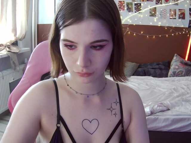 ShanelManro's BongaCams show and profile