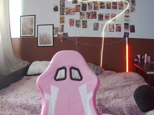 ShanelManro's BongaCams show and profile