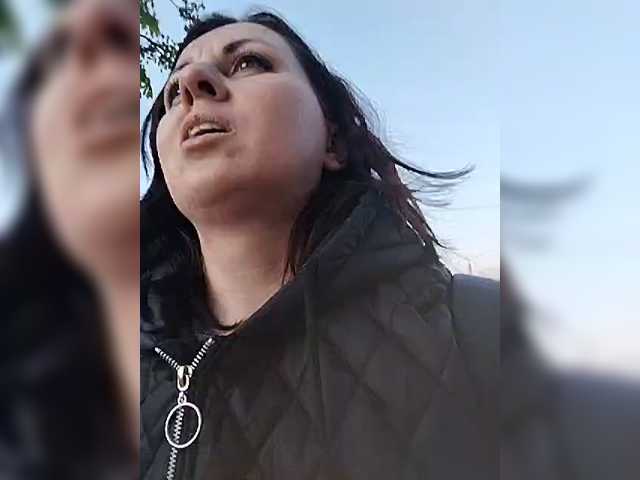 OpenGirl's BongaCams show and profile