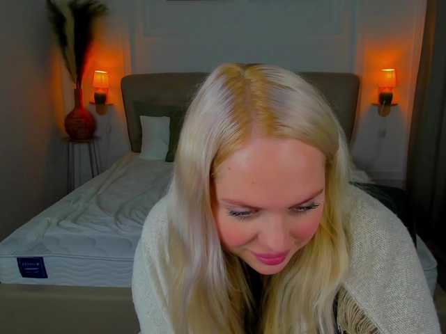 BlondiNi's BongaCams show and profile