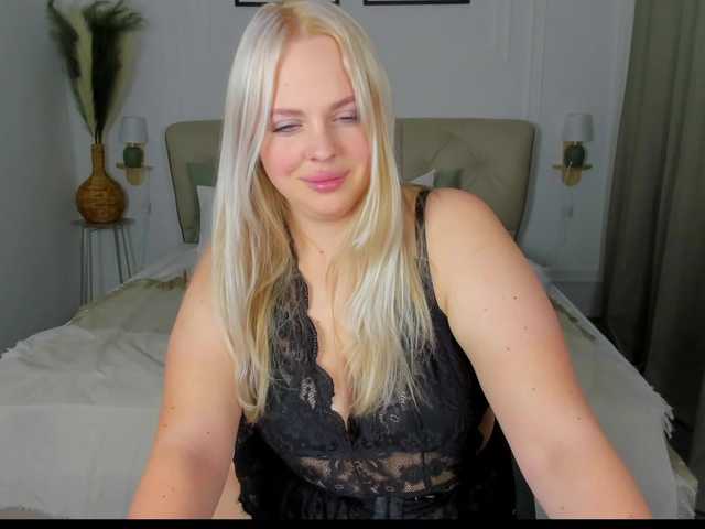 BlondiNi's BongaCams show and profile