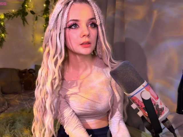 Nightmare-Moon's BongaCams show and profile