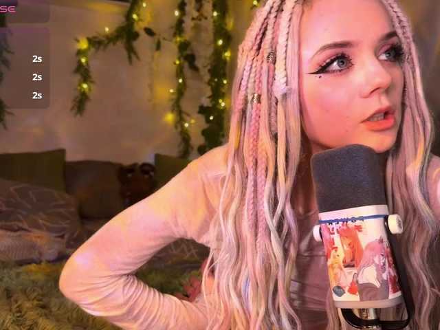 Nightmare-Moon's BongaCams show and profile