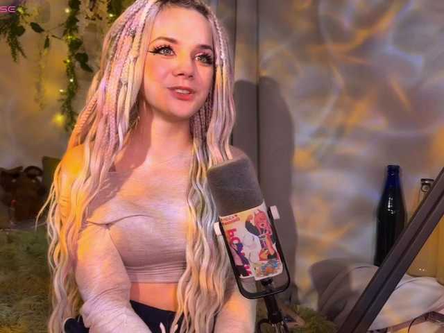 Nightmare-Moon's BongaCams show and profile