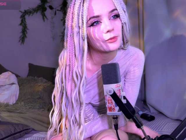 Nightmare-Moon's BongaCams show and profile