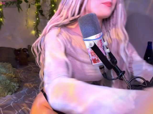 Nightmare-Moon's BongaCams show and profile