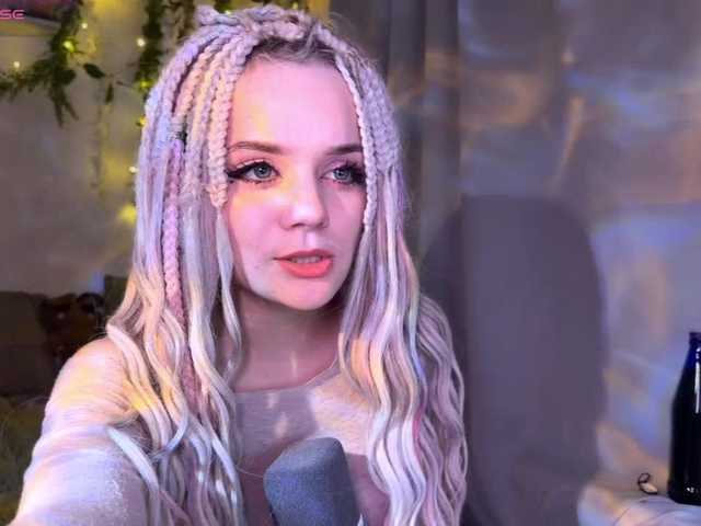 Nightmare-Moon's BongaCams show and profile