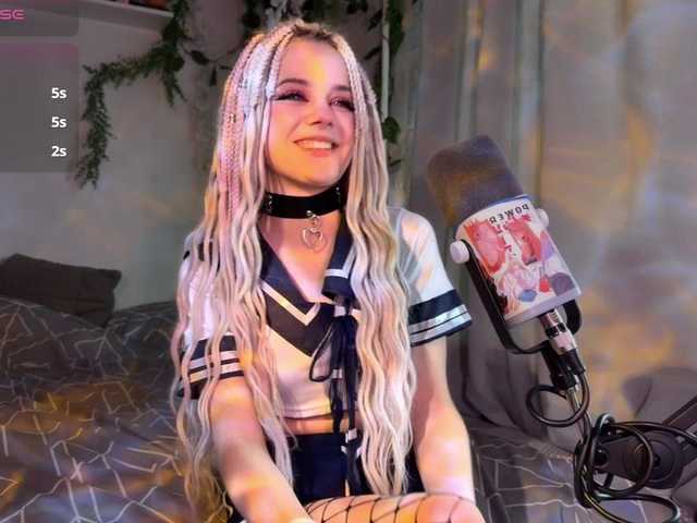 Nightmare-Moon's BongaCams show and profile