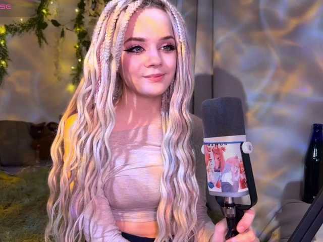 Nightmare-Moon's BongaCams show and profile