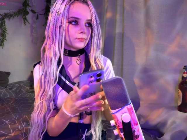 Nightmare-Moon's BongaCams show and profile