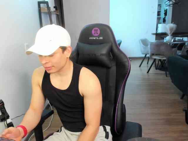 ALEJOOOTWINK Live Webcam on BongaCams