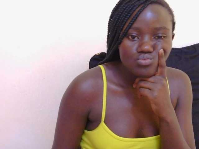 Riccara's BongaCams show and profile