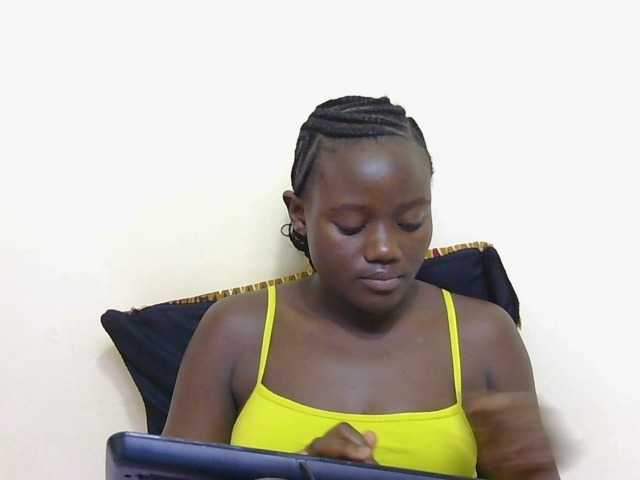 Riccara's BongaCams show and profile