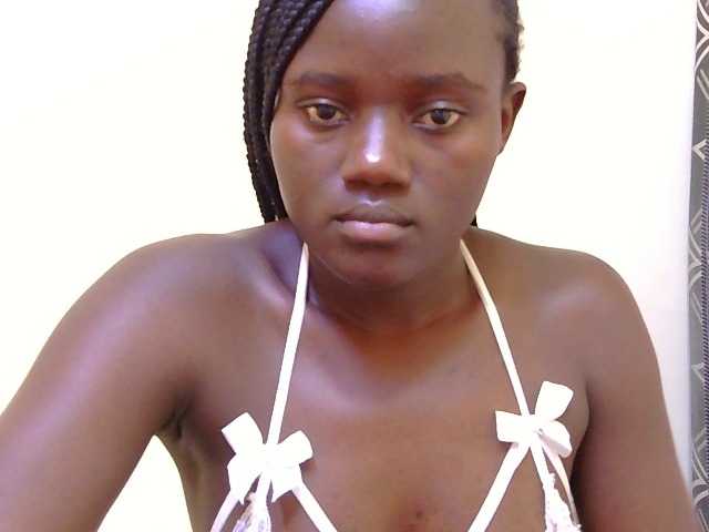 Riccara's BongaCams show and profile