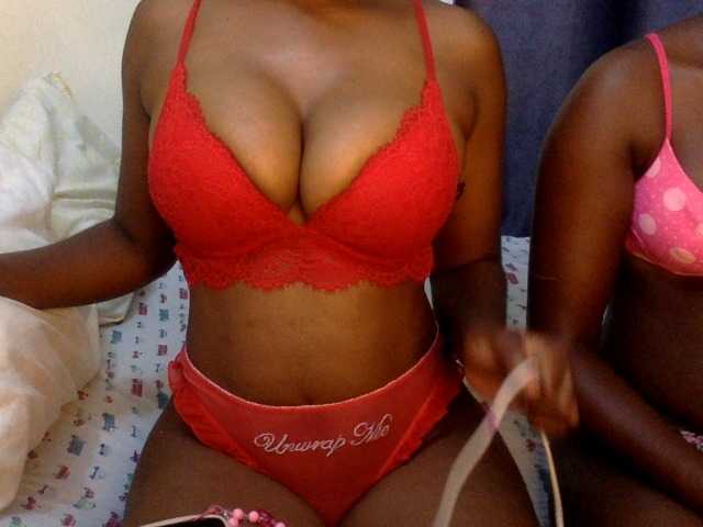 le modèle sexyroom1 est en webcam porno dans un show sur le site bongacams, il possède les tags suivants: Ebony,Brunette,Trimmed