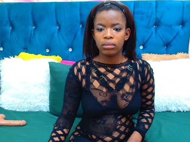 le modèle YoungestAngel est en webcam porno dans un show sur le site bongacams, il possède les tags suivants: Ebony,Brunette,Shaved