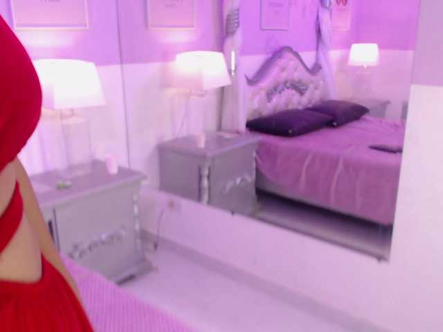 le modèle Oriana-Larsson est en webcam porno dans un show sur le site bongacams, il possède les tags suivants: Latino/Hispanic,Brunette,Shaved