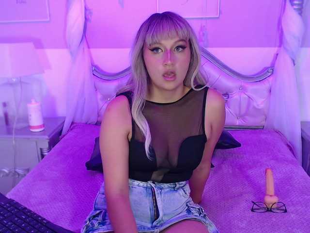 Oriana-Larsson's BongaCams show and profile