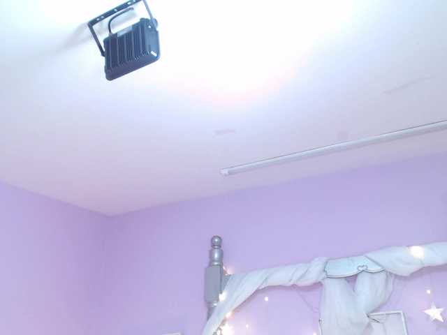 Oriana-Larsson's BongaCams show and profile