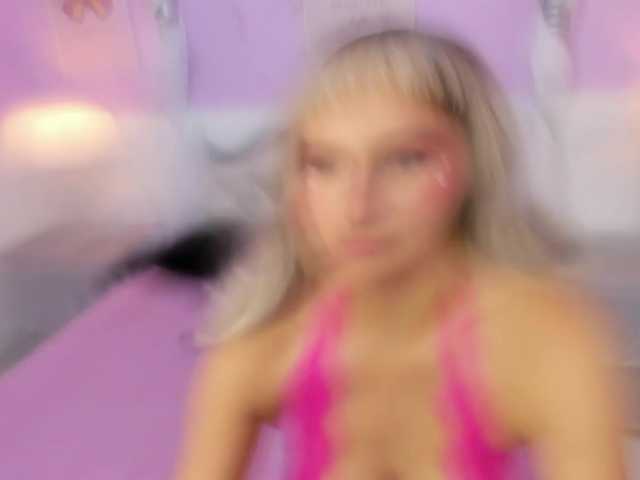 Oriana-Larsson's BongaCams show and profile