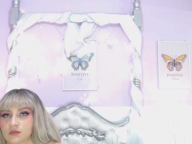 Oriana-Larsson's BongaCams show and profile