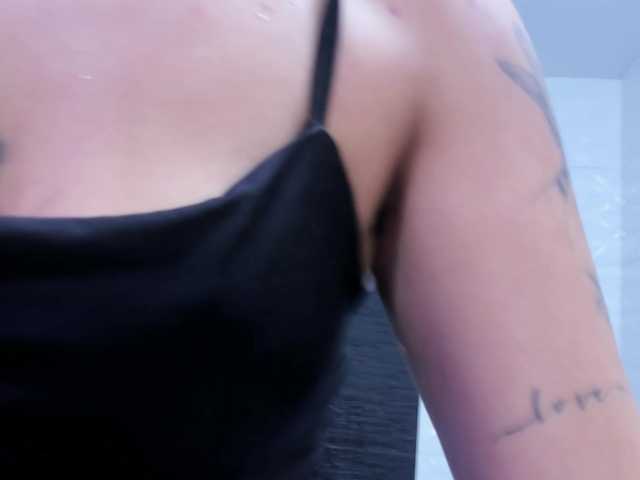 ZairaRogue's BongaCams show and profile