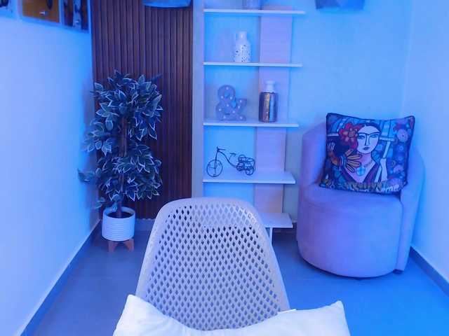 Tina-Lewis's BongaCams show and profile