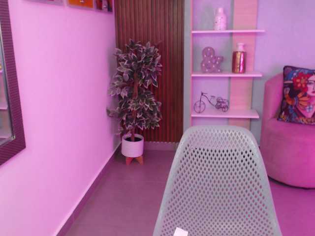 Tina-Lewis's BongaCams show and profile