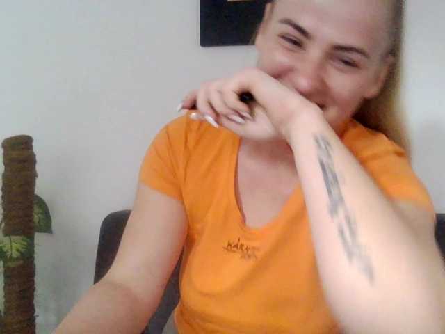 MoniqX0X's BongaCams show and profile