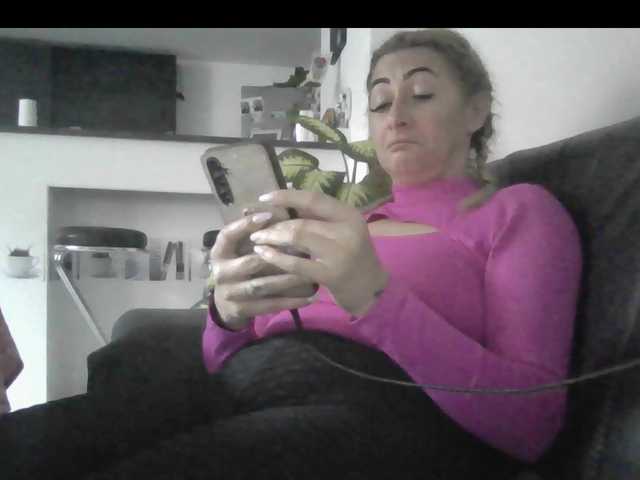 MoniqX0X's BongaCams show and profile