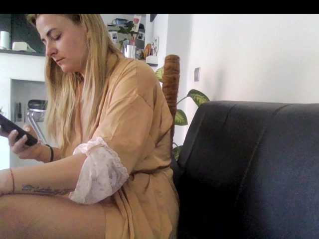 MoniqX0X's BongaCams show and profile