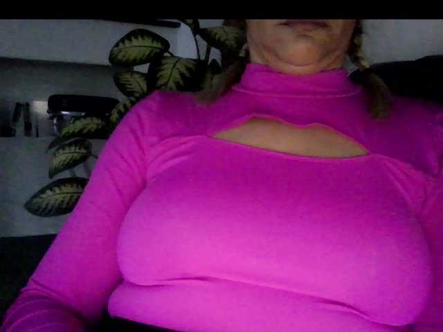 MoniqX0X's BongaCams show and profile