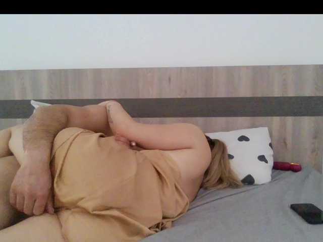 MoniqX0X's BongaCams show and profile