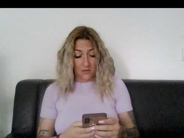 MoniqX0X's BongaCams show and profile