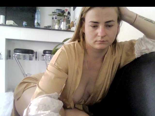 MoniqX0X's BongaCams show and profile