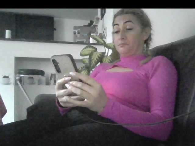 MoniqX0X's BongaCams show and profile