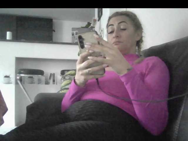 MoniqX0X's BongaCams show and profile