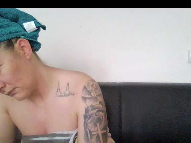 MoniqX0X's BongaCams show and profile