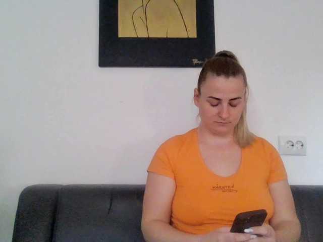 MoniqX0X's BongaCams show and profile