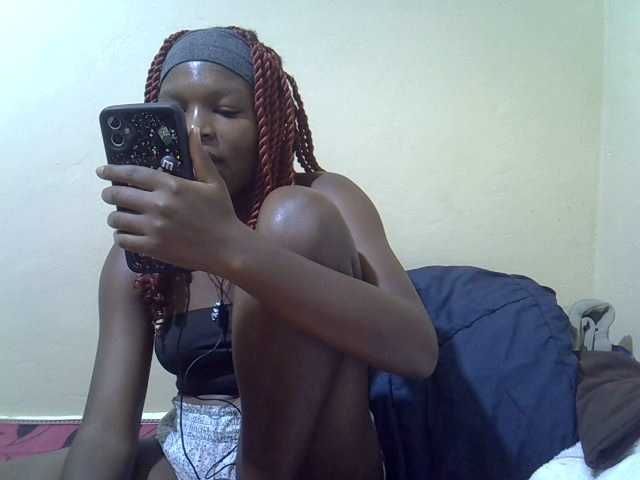 le modèle Cutefoxgirl1 est en webcam porno dans un show sur le site bongacams, il possède les tags suivants: Ebony,Blonde,Hairy