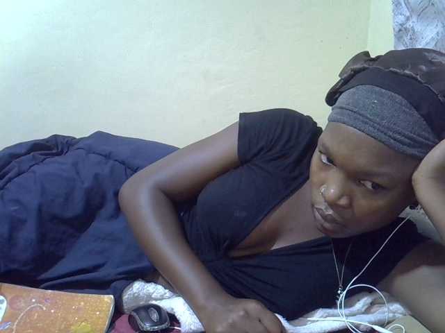 le modèle Cutefoxgirl1 est en webcam porno dans un show sur le site bongacams, il possède les tags suivants: Ebony,Blonde,Hairy