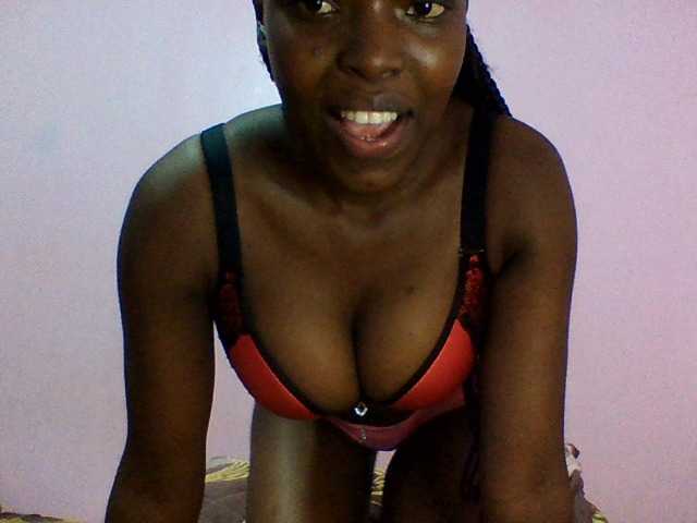 le modèle Sexxyjoy est en webcam porno dans un show sur le site bongacams, il possède les tags suivants: Ebony,Brunette,Shaved