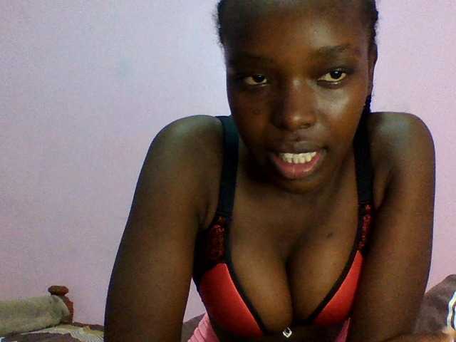 le modèle Sexxyjoy est en webcam porno dans un show sur le site bongacams, il possède les tags suivants: Ebony,Brunette,Shaved