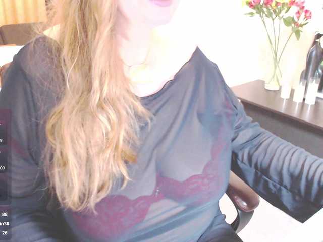 HelenLoyd's BongaCams show and profile