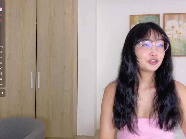 pinkyblooom's BongaCams show and profile