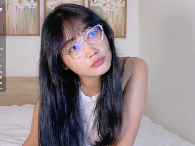 pinkyblooom's BongaCams show and profile