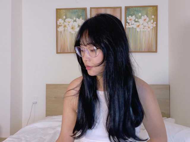 pinkyblooom's BongaCams show and profile