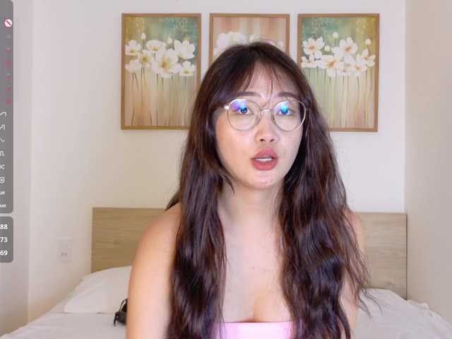 pinkyblooom's BongaCams show and profile