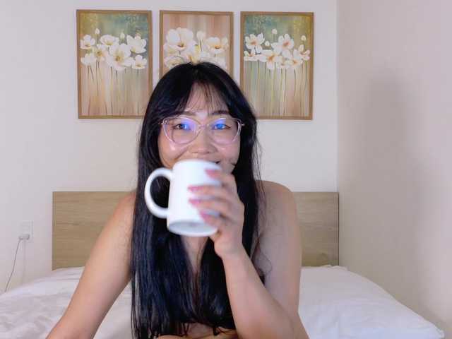 pinkyblooom's BongaCams show and profile